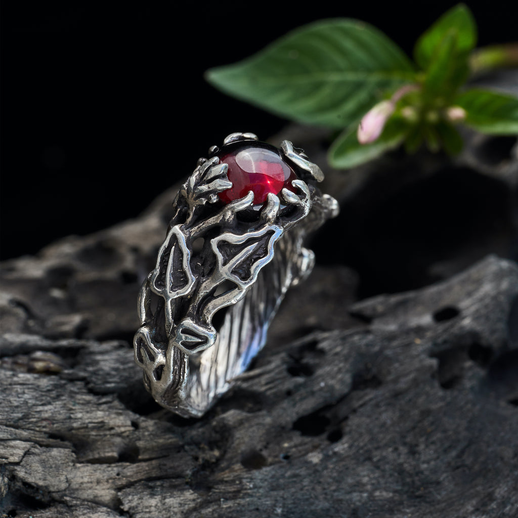 Garnet Ring "Freesia"