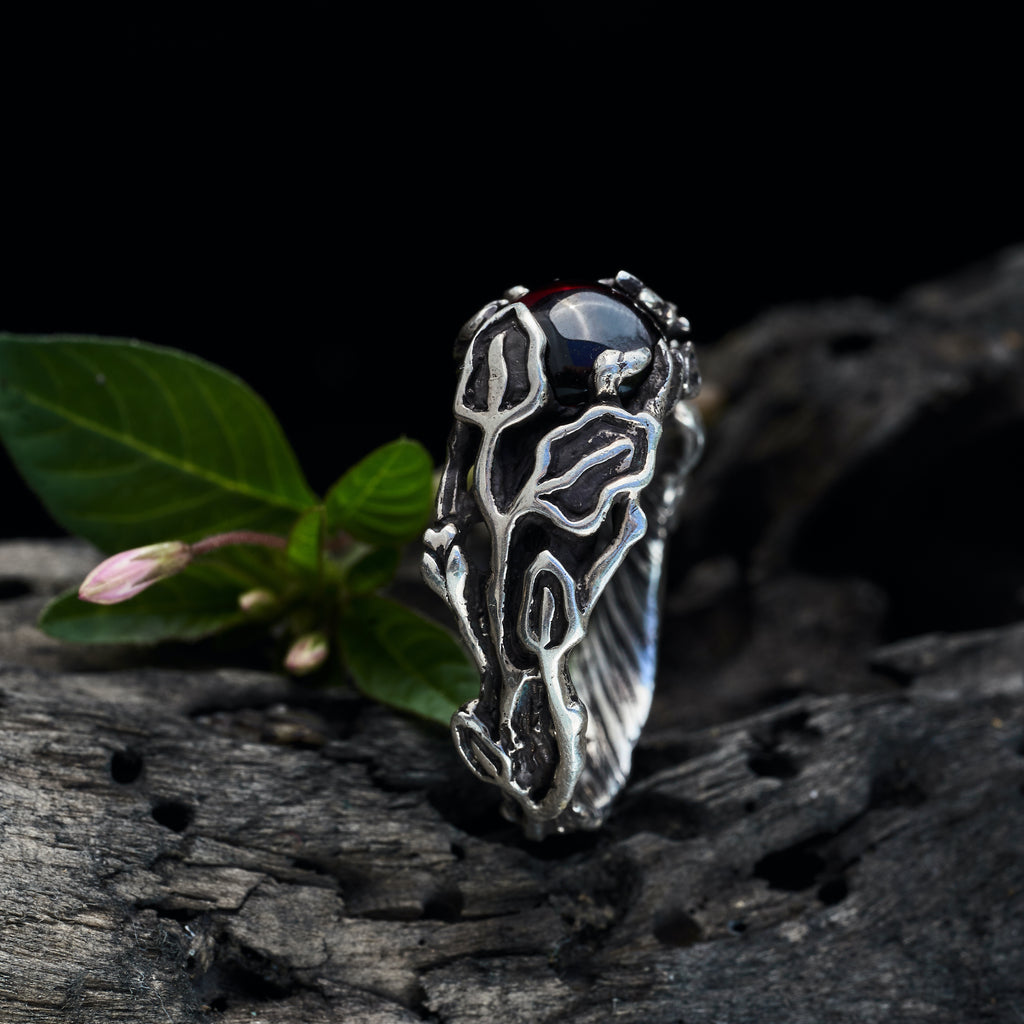 Garnet Ring "Freesia"
