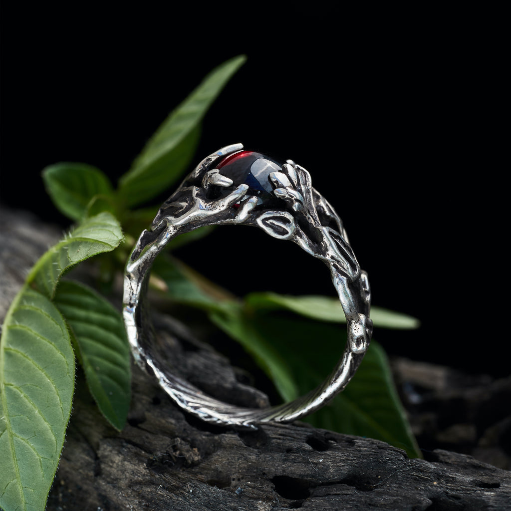 Garnet Ring "Freesia"