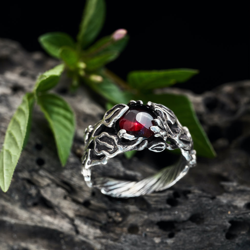 Garnet Ring "Freesia"