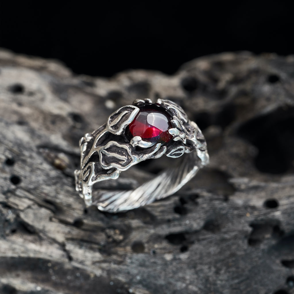 Garnet Ring "Freesia"