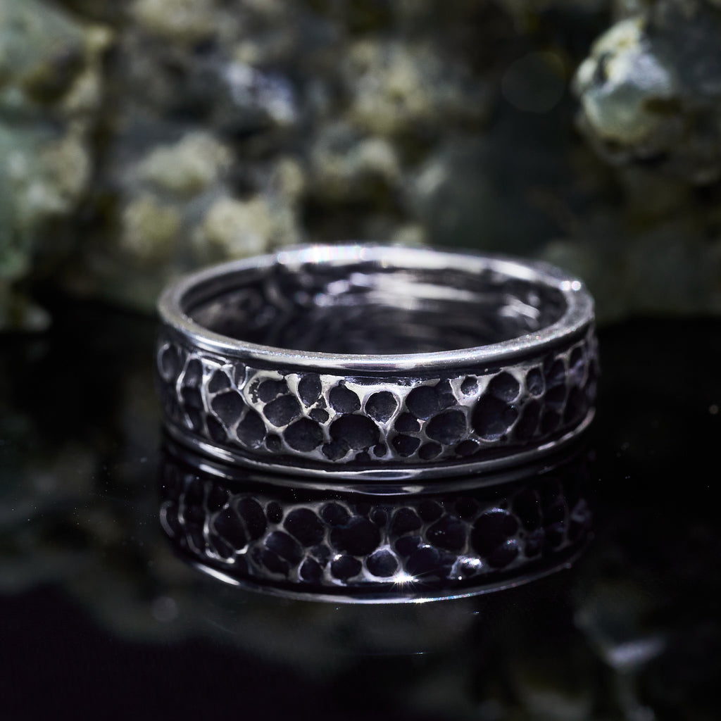 Men’s wedding ring "Lilian" by BlackTreeLab