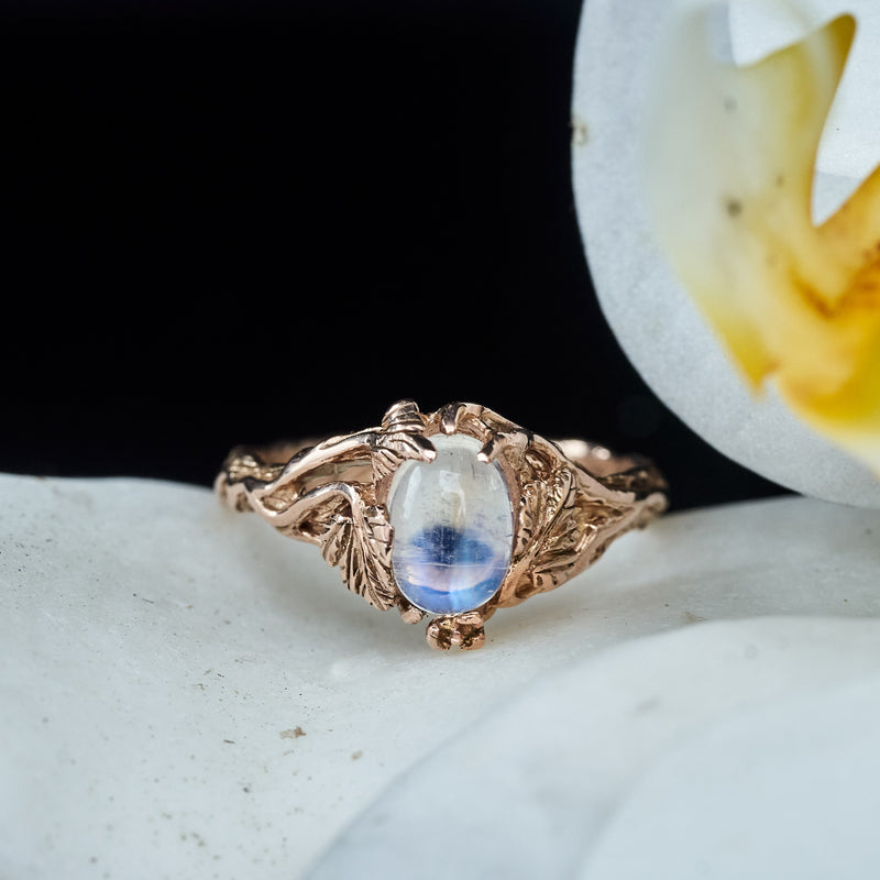 Solid Gold ring with Moonstone "Daisy"