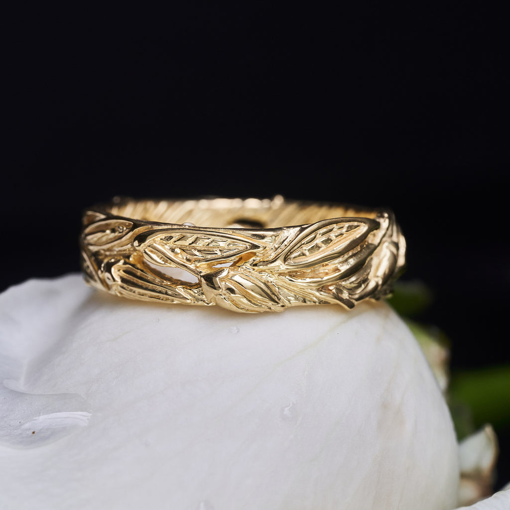 Gold Wedding Band Amadeo by BlackTreeLab