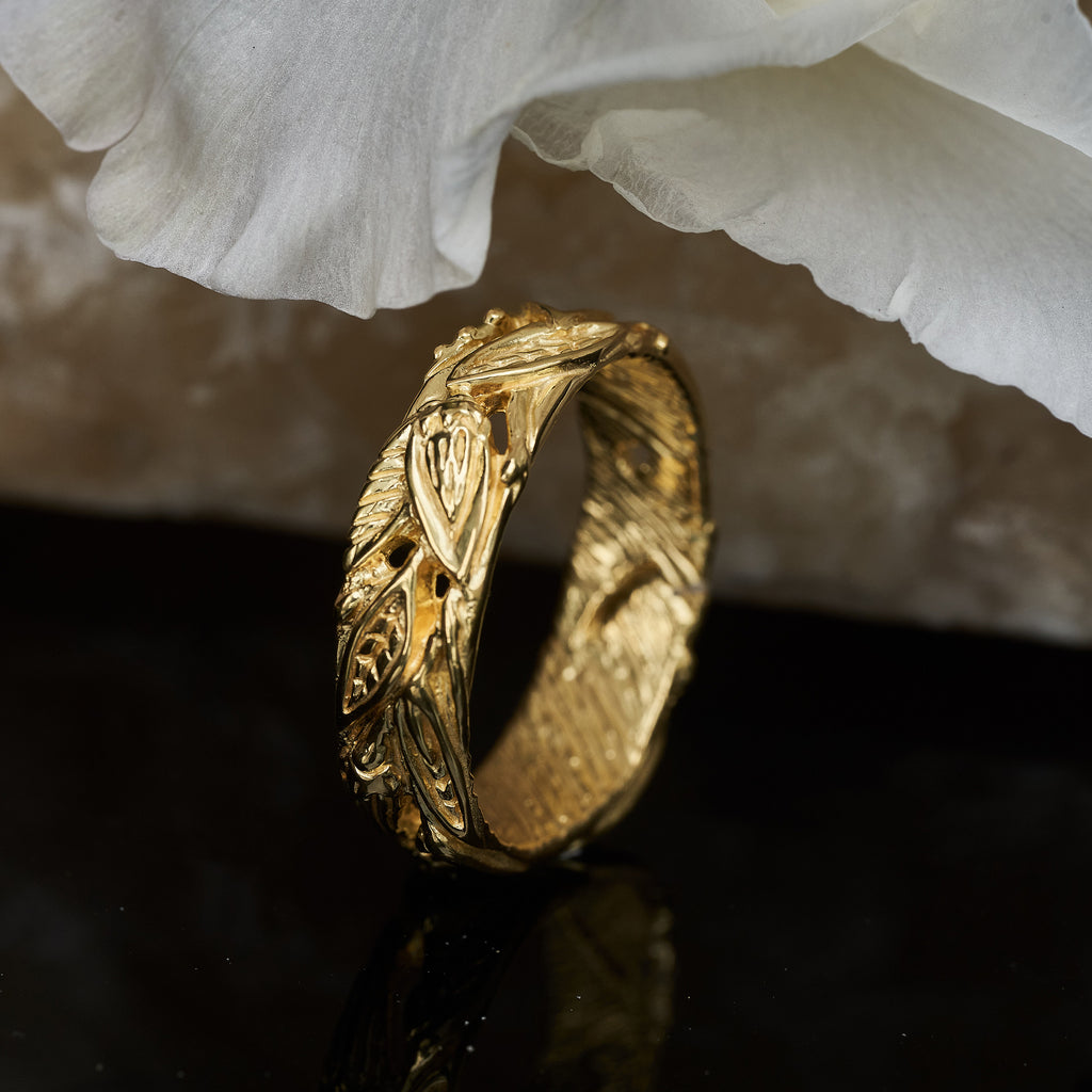 Solid Gold Men's Wedding Band Amadeo