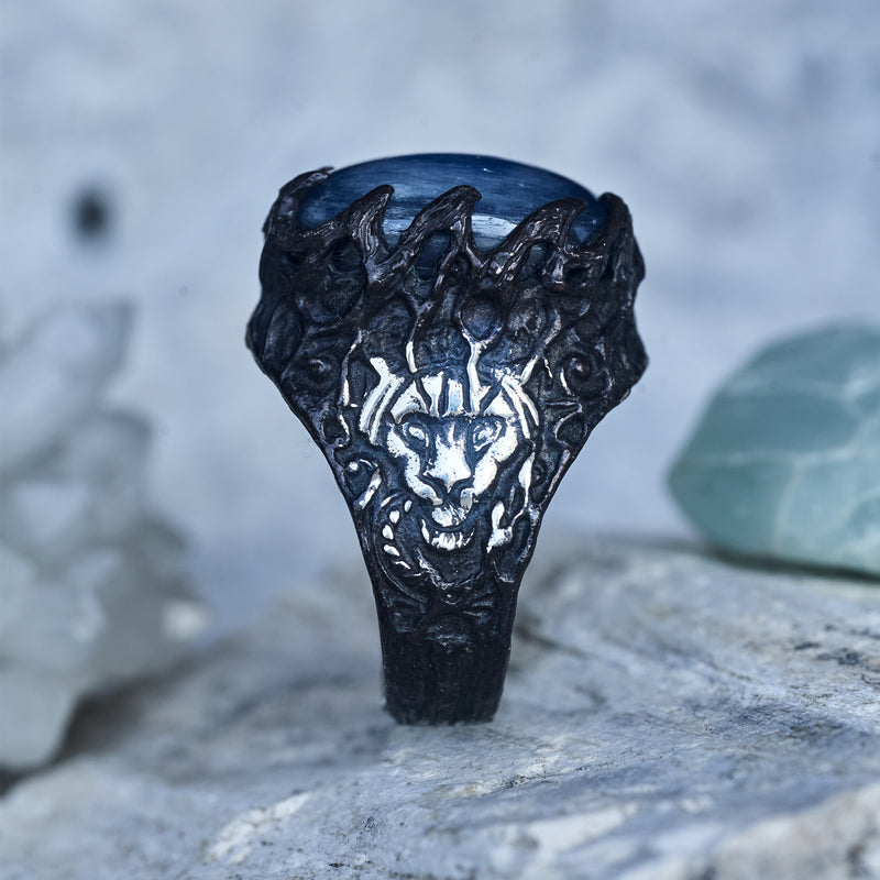 Kyanite ring  "Wise Lion"