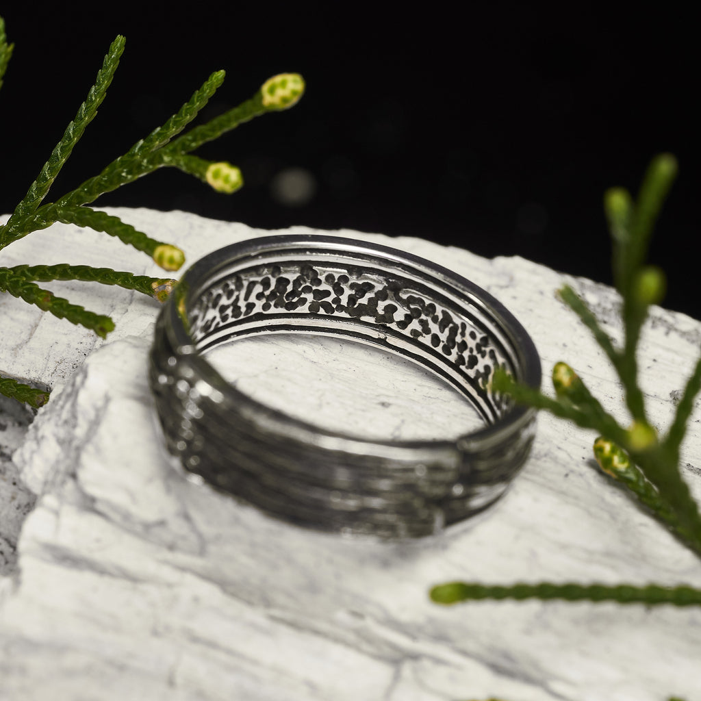 Men’s wedding ring "Moss" by BlackTreeLab