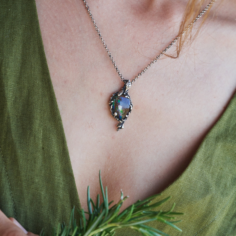 Ammolite pendant "Juno" by BlackTreeLab on model