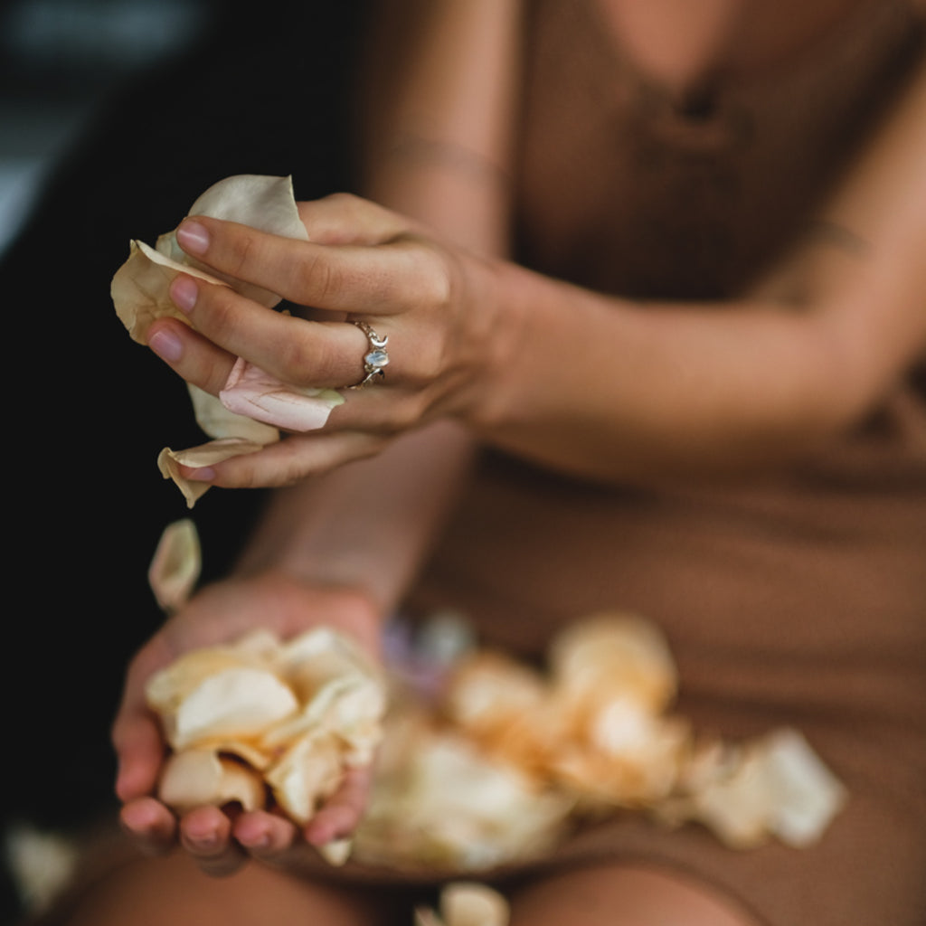 Gold Ring Moonstone Soma