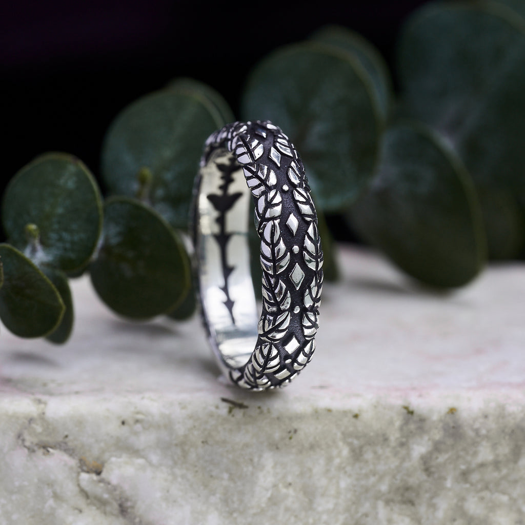 Woman's ring with leaf ornament “Ivy”
