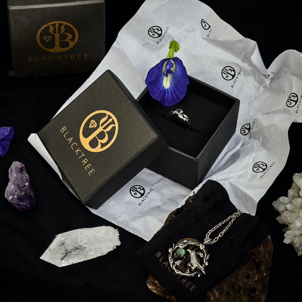 The Labradorite pendant "Crow"