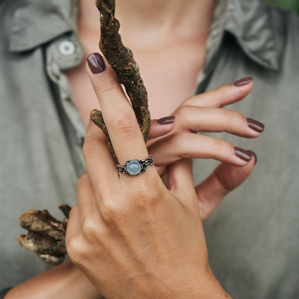Round Moonstone Silver ring "Leilani"