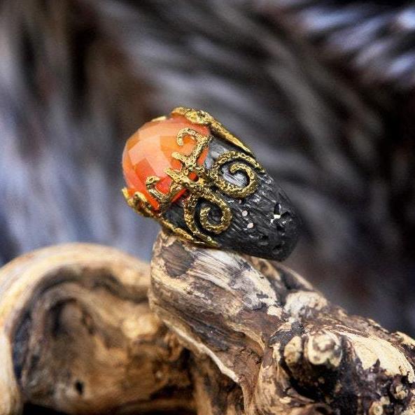 Carnelian ring in Sterling Silver and Gold Gliding 