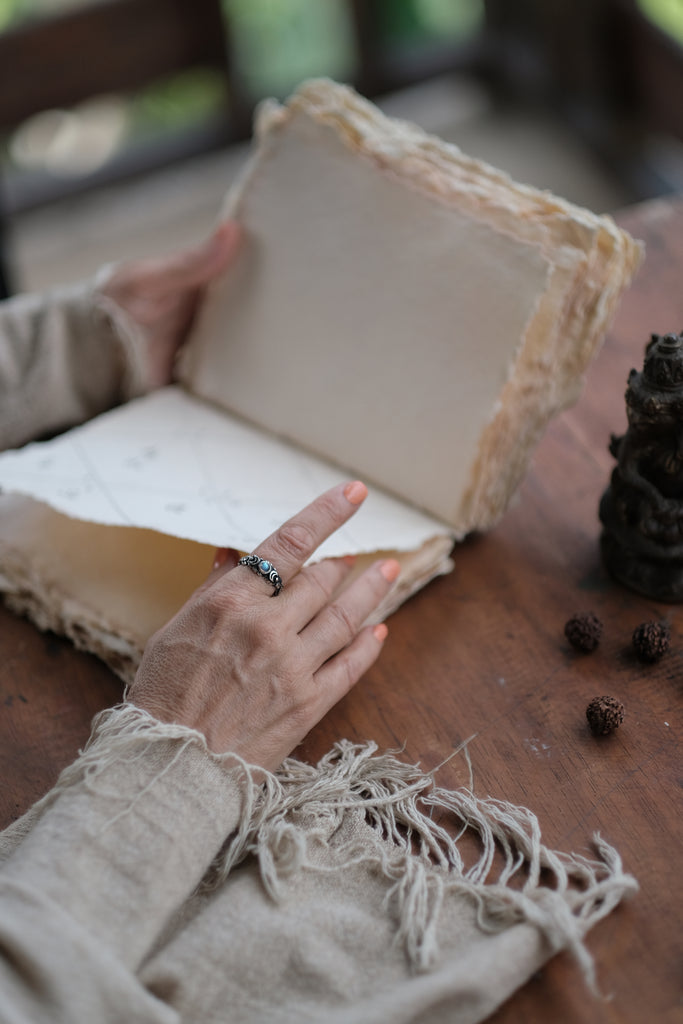 Triple Moon | Labradorite Ring “Deva”